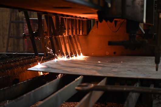 今天，向堅(jiān)持在一線工作的鋼結(jié)構(gòu)工人致敬