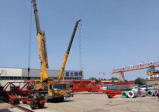 炎熱夏日，山西盛大鋼結(jié)構(gòu)工程公司的生產(chǎn)如火如荼